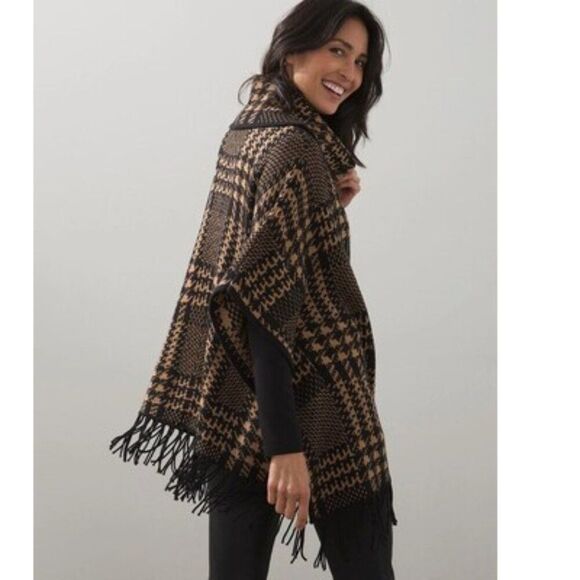 Chico's Poncho Size Medium S/M Plaid Knit Fringe NWOT - Picture 2 of 13